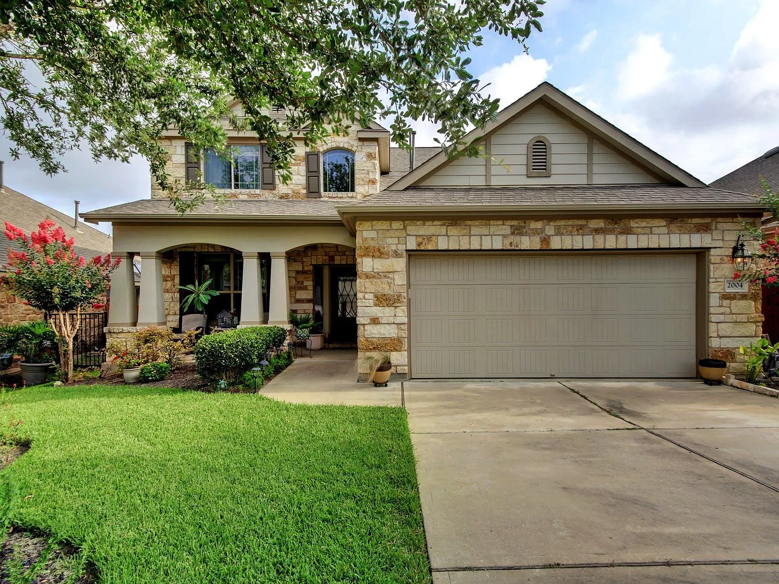 4 bed, 3.5 bath, 2692 sqft, $2,850 — Photo 2