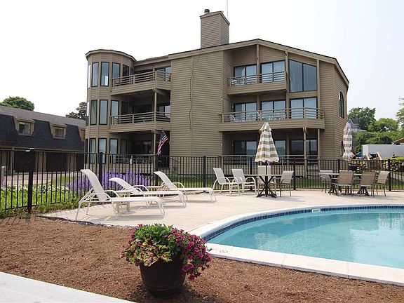 3rd image of 207 Belvedere Ave #36 & 11