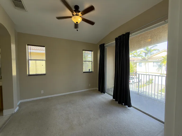 1712 Carvelle Dr — Photo 4