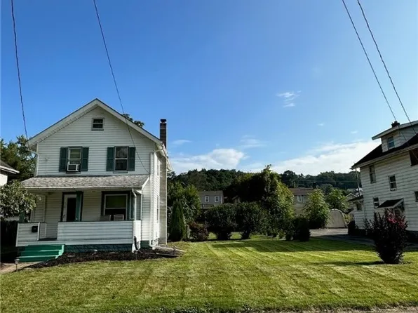 320 W Liberty St, Lowellville, OH 44436