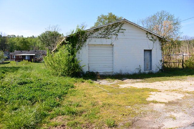 1st image of 501 Tayes St
