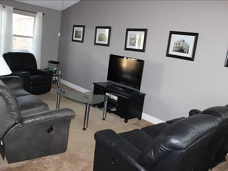 Jeffey Dr — Photo 13