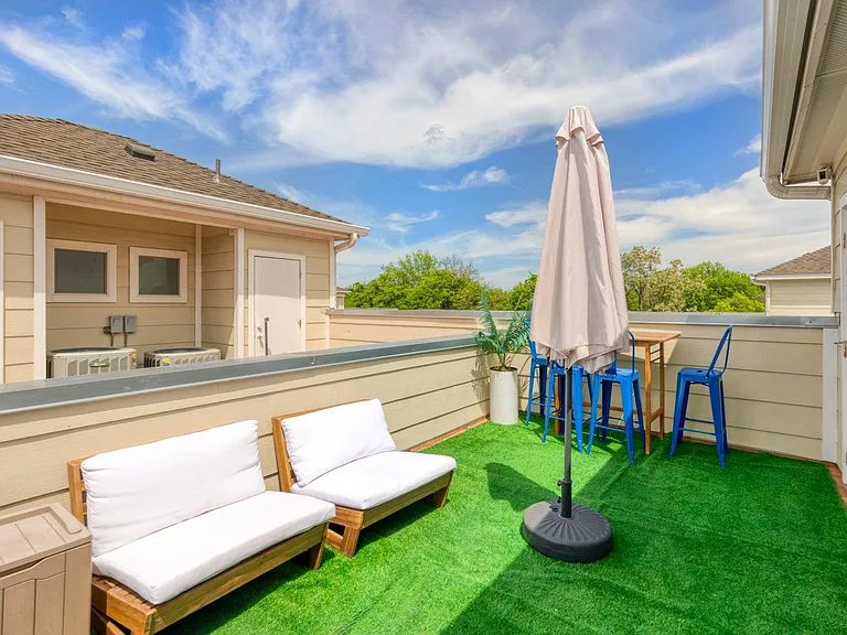 1115 Kinney Ave #19 — Photo 5