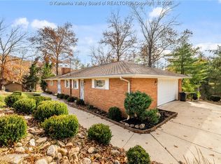 5 Westwood Ln, Huntington, WV 25704