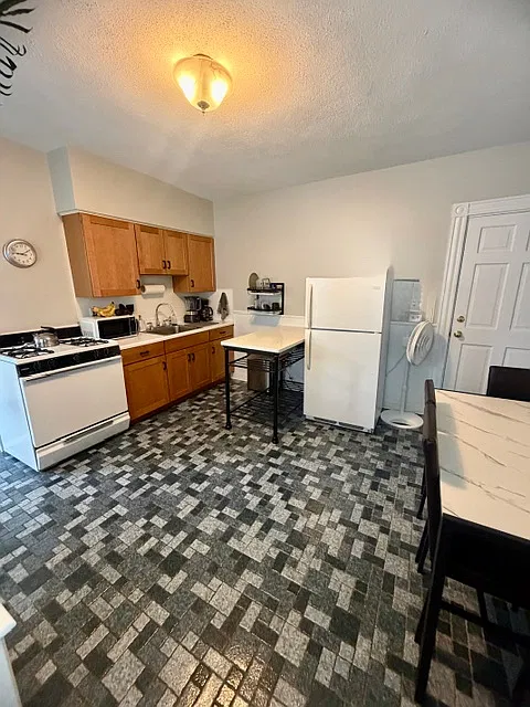 Studio, 800 sqft, $1,900 — Photo 4