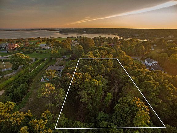 3rd image of 33 Sunset Ave