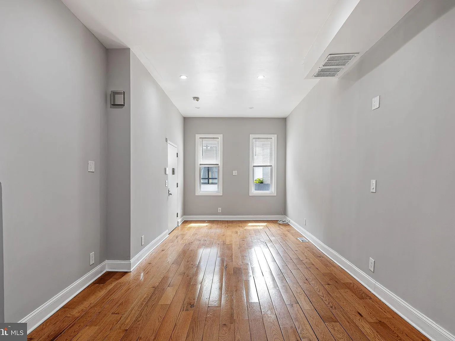 2 bed, 1.5 bath, 2544 sqft, $1,550 — Photo 3
