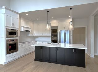 38 Village Cir #38, Guilford, CT 06437