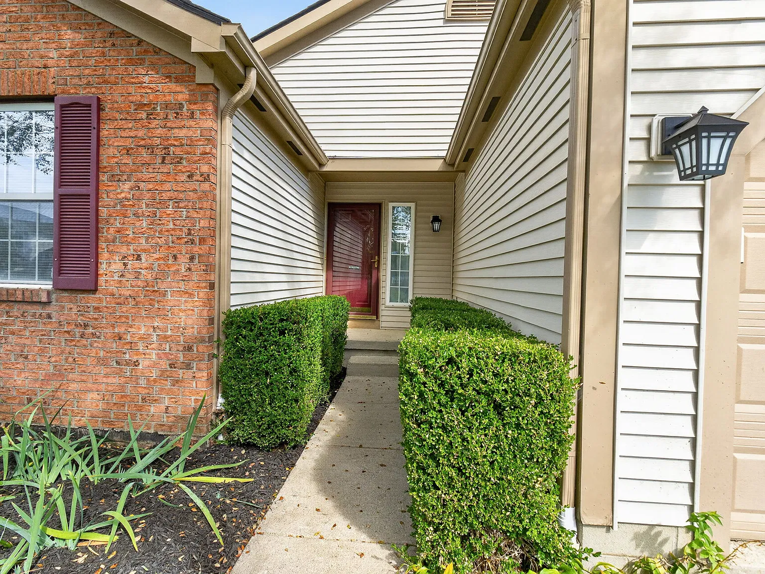 3 bed, 2.5 bath, 1260 sqft, $2,000 — Photo 4