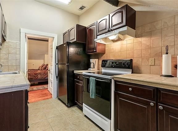 5th image of 726 Orleans Ave