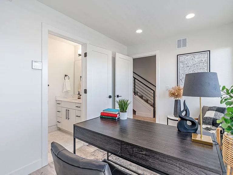 Central Heights Townhomes — Photo 30