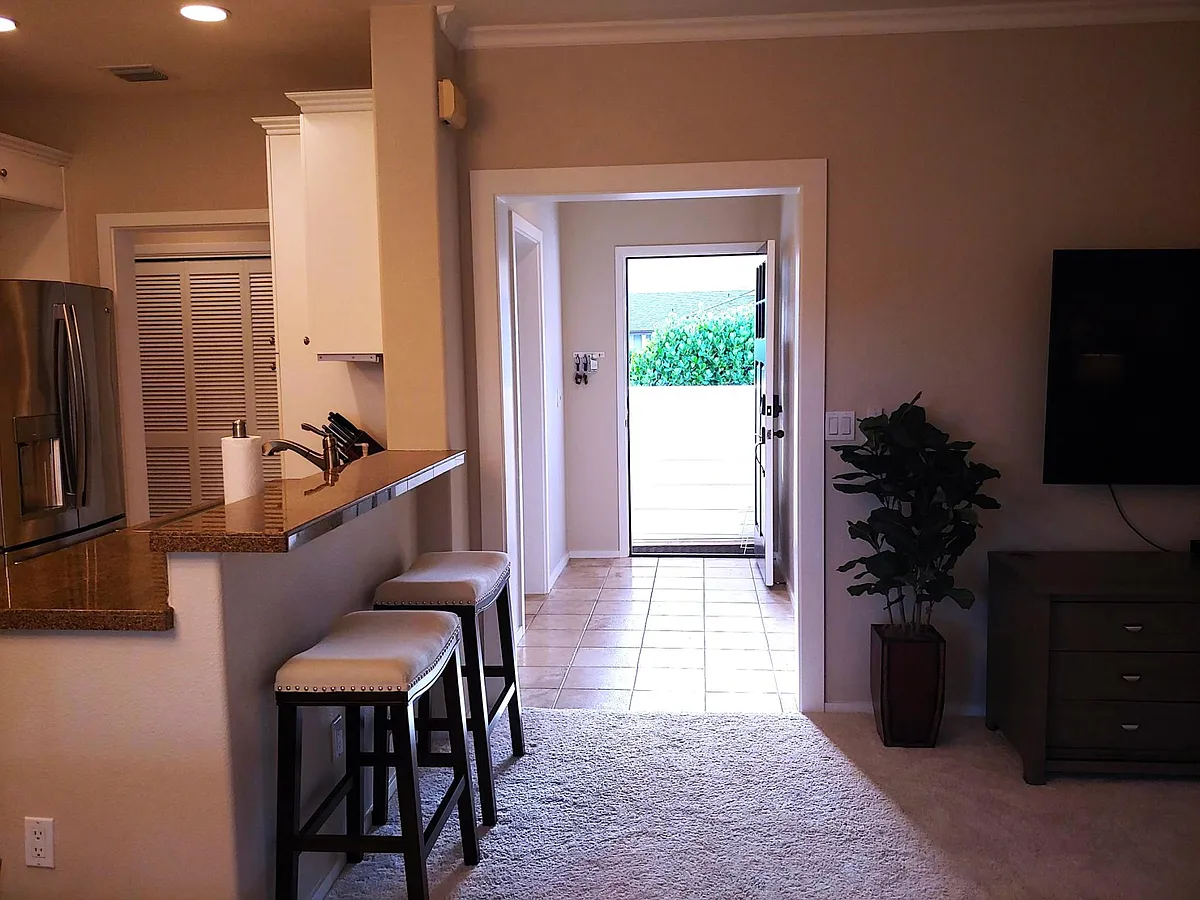 Warm and welcoming entryway. - 92-1206 Olani St