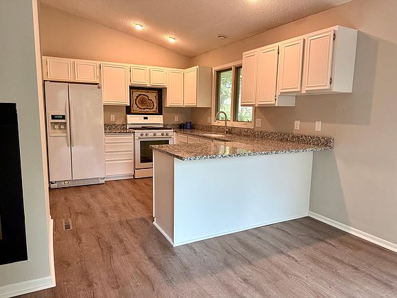 5th image of 5224 Seabury Rd