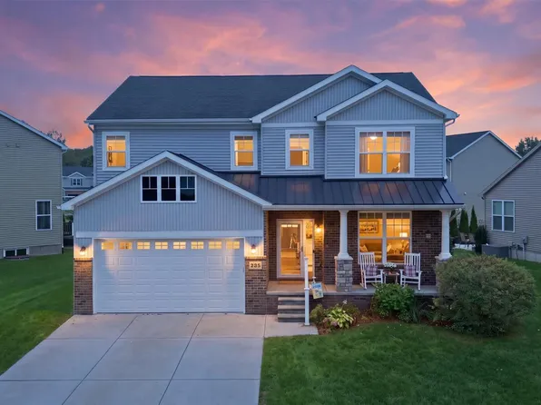 235 Crystal Wood Cir, Howell, MI 48843