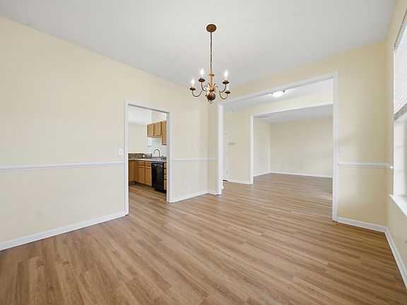 5th image of 18 White Clover Ct