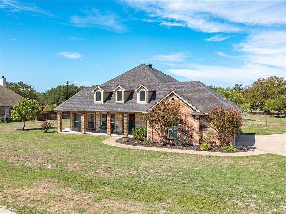 1st image of 220 Deer Creek Dr