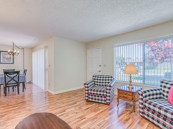 5th image of 1424 E Bell Ave