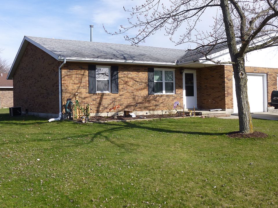 2nd image of 1402 Queensbury Dr