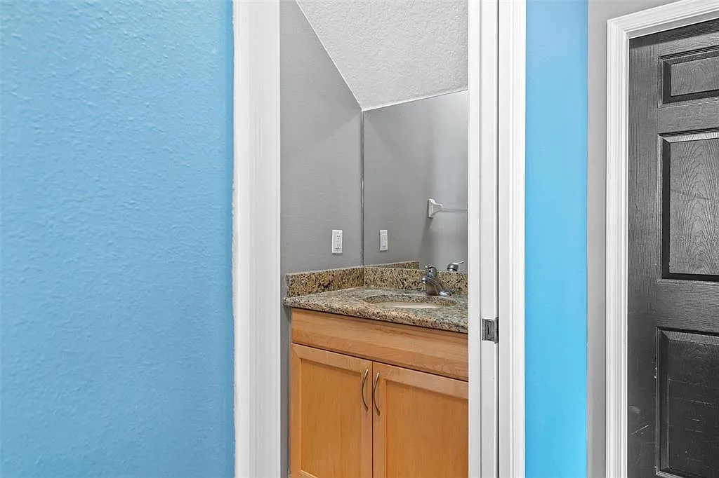 4 bed, 2.5 bath, 2575 sqft, $2,995 — Photo 3