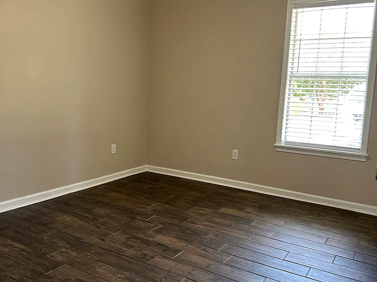 802 Johnston Cv — Photo 15