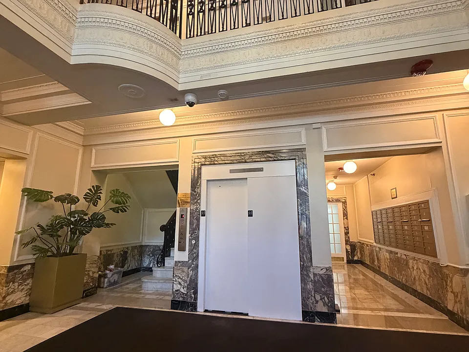 466 Commonwealth Ave #104
