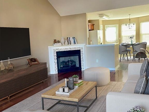 2nd image of 1848 Coffeetree Ln