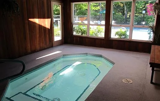 Emerald Pointe Apartments — Photo 4
