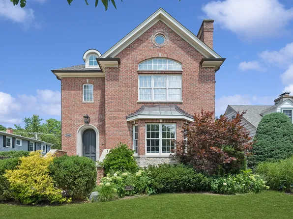 2040 Elmwood Ave, Wilmette, IL 60091