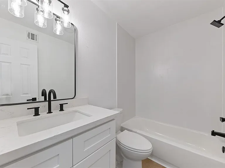 815 Lyle West Ave #C — Photo 12