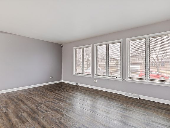3rd image of 5208 Roberta Ln