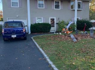 412 Midwood Rd, West Babylon, NY 11704