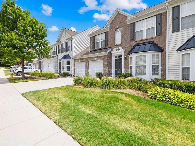 9425 Shumacher Ave NW — Photo 3