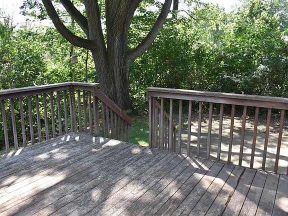 3rd image of 240 W Circle Dr