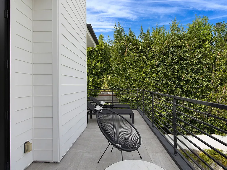 1716 Courtney Ave — Photo 34