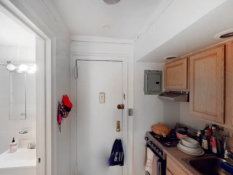 50 W 72nd St #303 — Photo 7