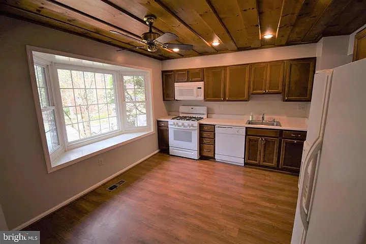 4 bed, 3.5 bath, 1452 sqft, $3,125 — Photo 4