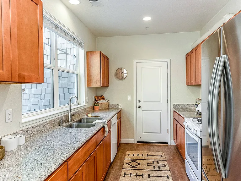 Hansen Place — Photo 8