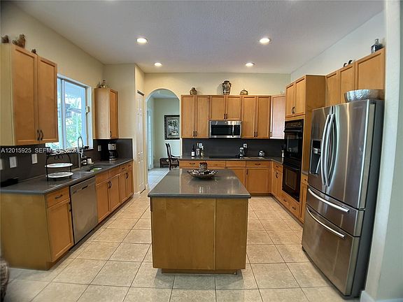 5th image of 19521 SW 39th Ct
