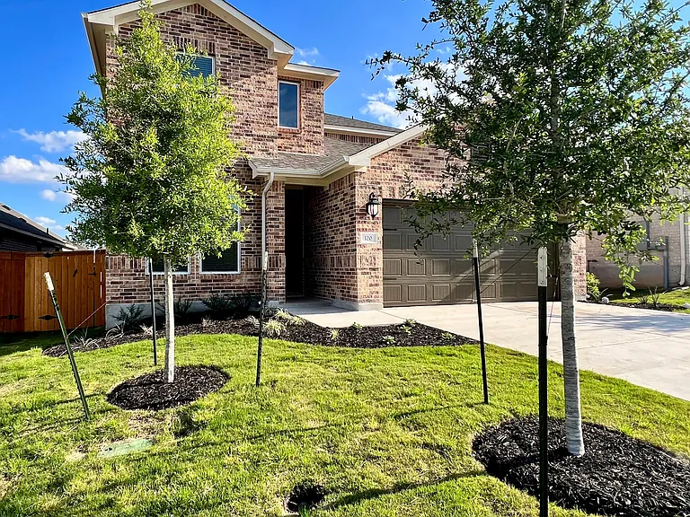 120 Green Knoll Ln — Photo 2