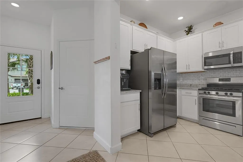 3 bed, 2.5 bath, 1925 sqft, $3,000 — Photo 3