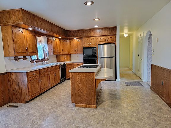 4th image of 478 N Railroad Ave