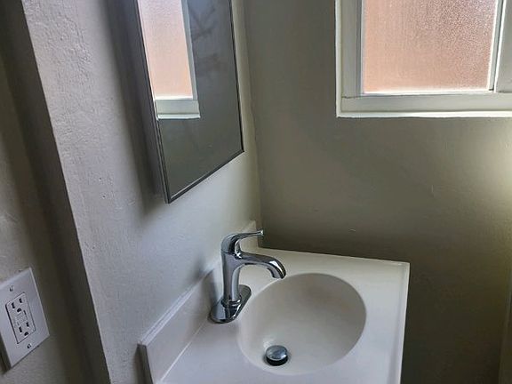3rd image of 1277 Yulupa Ave #3