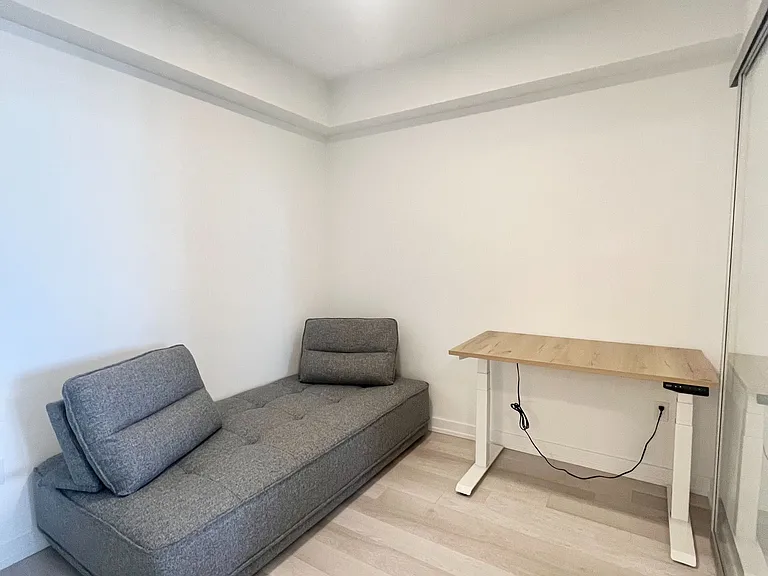 39 Roehampton Ave #3802 — Photo 8