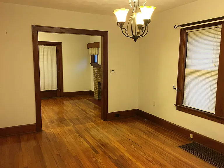 3019 Woodlawn Ave — Photo 6