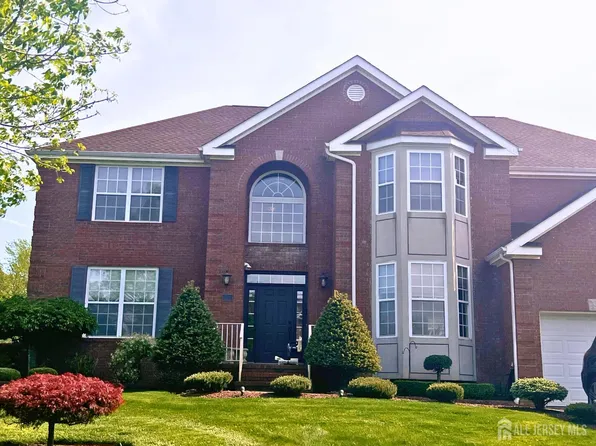 18 Gloria Ln, Monroe Township, NJ 08831