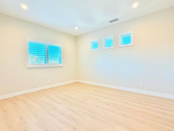 3rd image of 5602-5604 Verdura Ave #5604-1