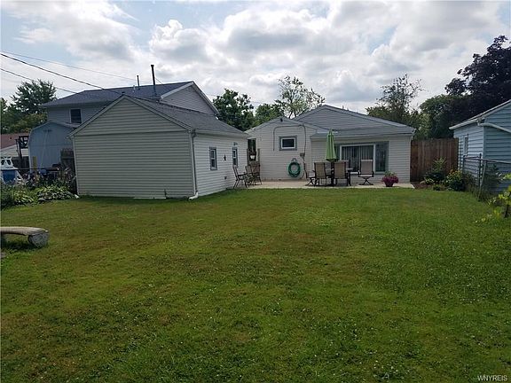 5th image of 1052 Highland Ave