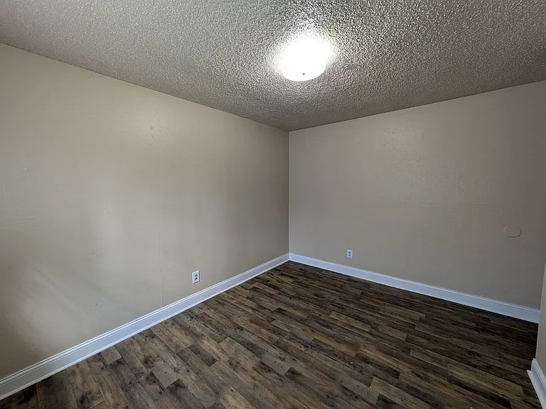 893-905 Campus St — Photo 20