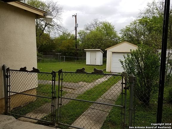 5th image of 429 Marquette Dr