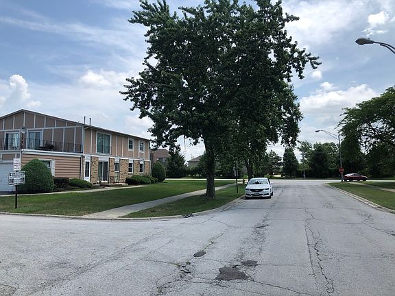 3rd image of 19356 Oakwood Ave #0